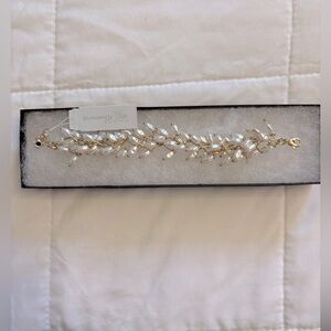 Pearl and gold bracelet